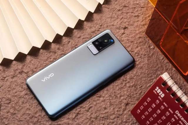 vivo和华为手机哪个好vivo手机性价比高的手机是哪一款-第1张图片-太平洋在线下载