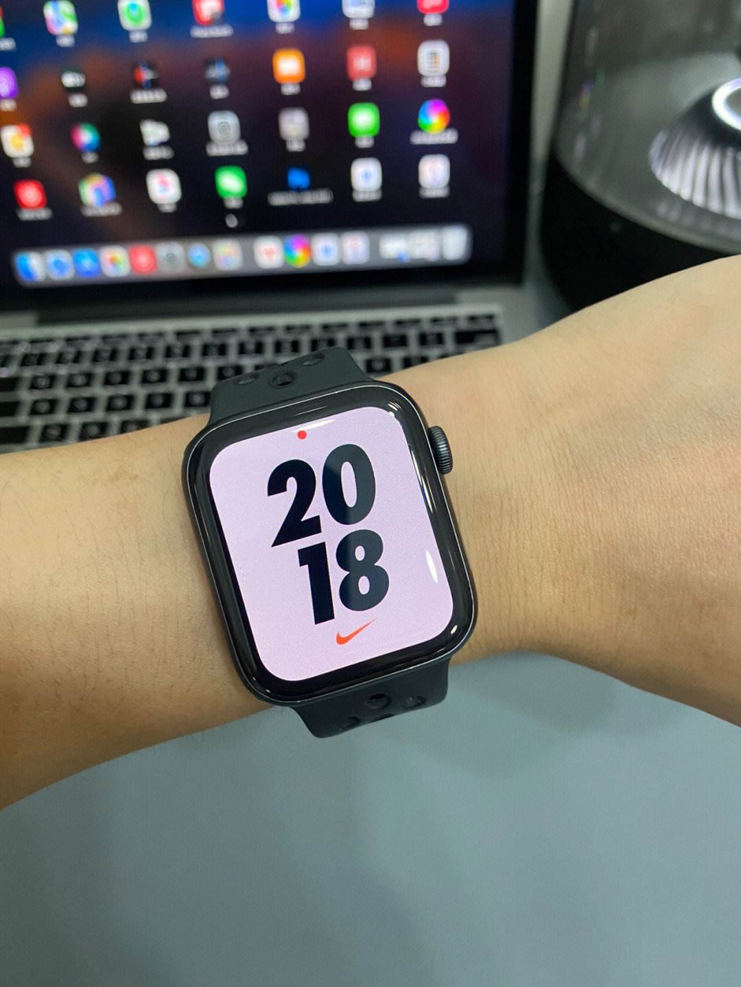 苹果手表senike版开箱AppleWatchNikeSE-第2张图片-太平洋在线下载